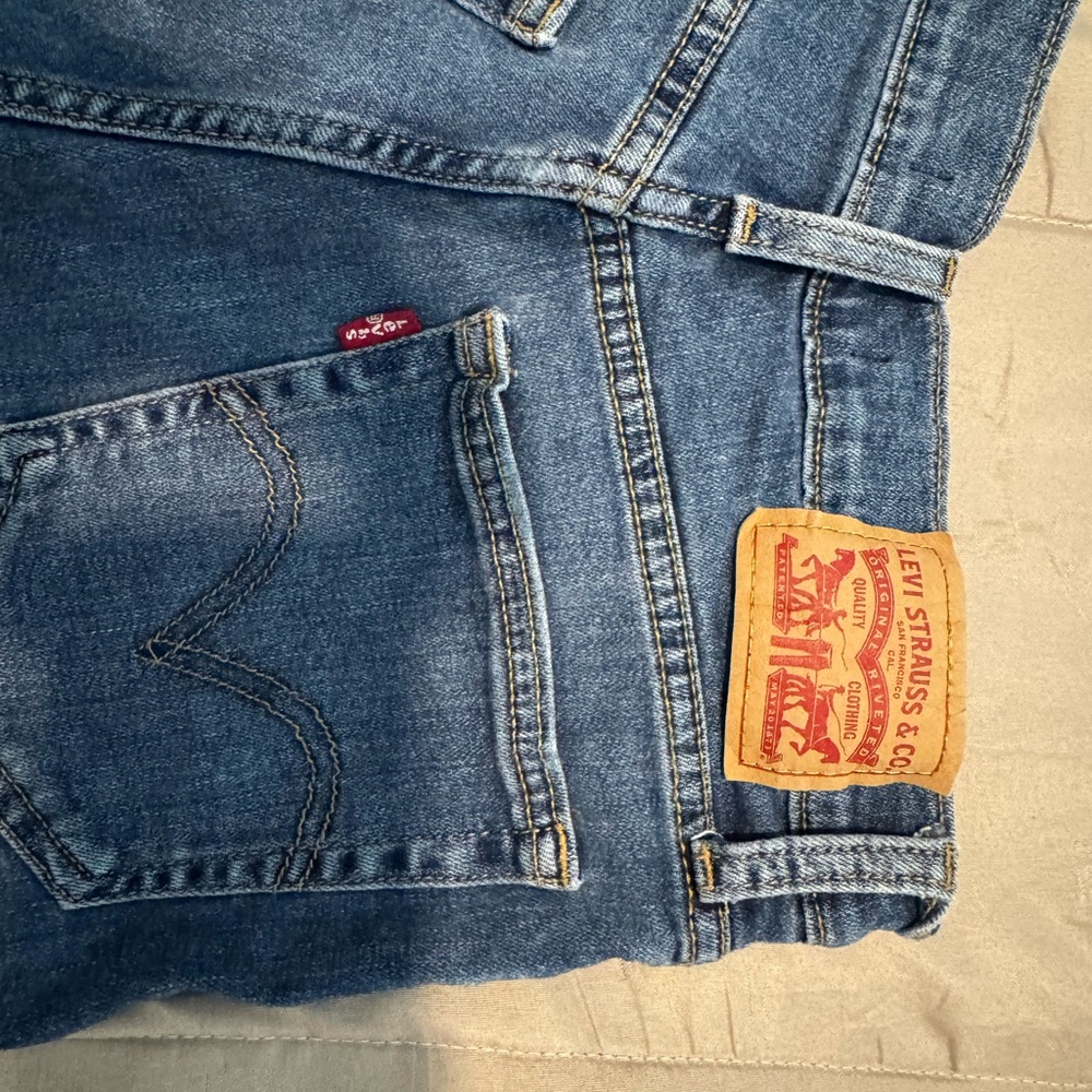 Levi's Classic Blue Denim Shorts - Picture 6 of 6
